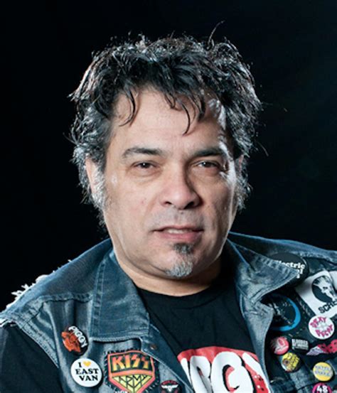 Ron Reyes .